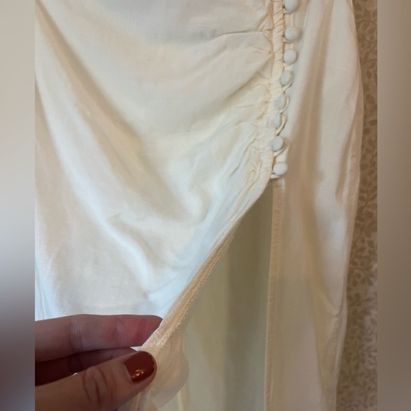ASOS drapey button side split in cream. Size 4 cotton lining - Picture 8 of 10